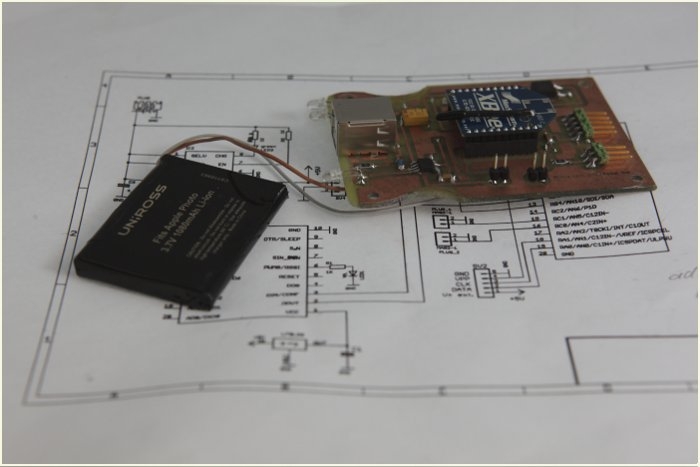 circuito con xBee & UNIROSS 3,7V diseño de Martin Hug